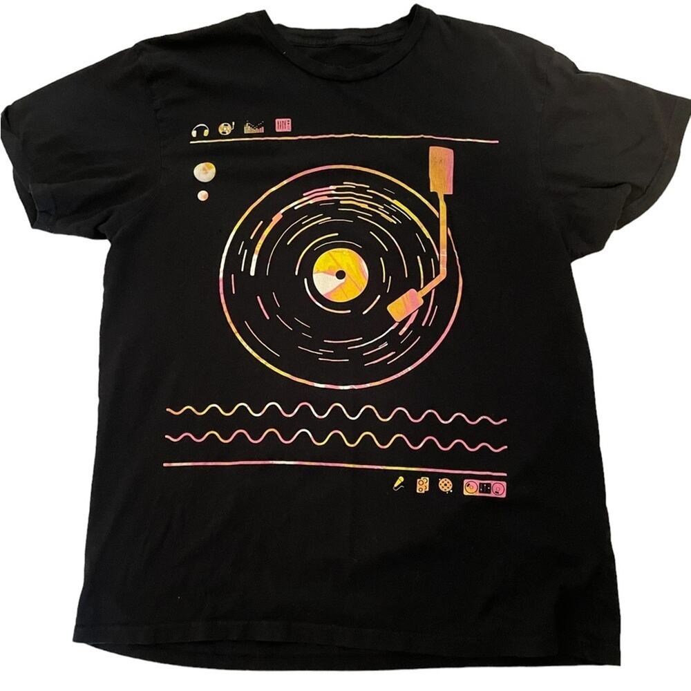 Apt 9 T-Shirt Mens Large Retro Vinyl Record Turntable Music Graphic Tee Black